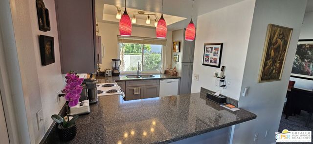 5920 Paradise Plaza, Palm Springs CA: https://media.crmls.org/mediaz/b8b2f7b4-e361-47ba-b812-e38ccfc389e7.jpg