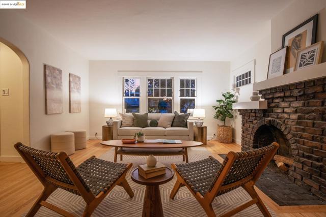 4008 Woodruff Ave, Oakland CA: https://media.crmls.org/mediaz/b8b398b2-4bd4-4cc2-8327-dbf0184f7180.jpg