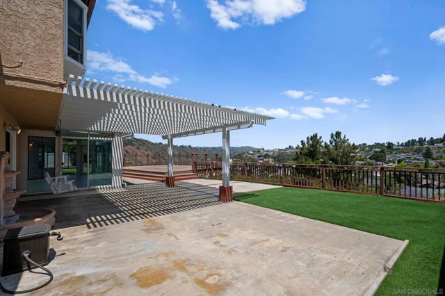 3212 Cadden Ct, San Diego CA: https://media.crmls.org/mediaz/b8b4737d-fdeb-49e1-b819-7d2db7a0ce36.jpg