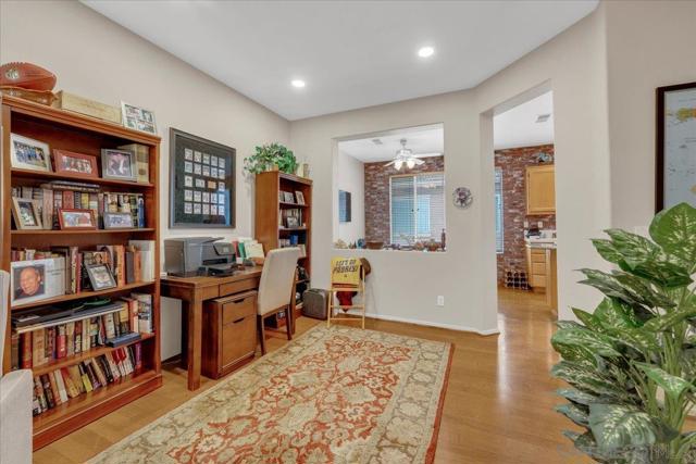 938 Camino De La Reina, San Diego CA: https://media.crmls.org/mediaz/b8b566f1-77f5-4826-a845-15f444fe3d71.jpg