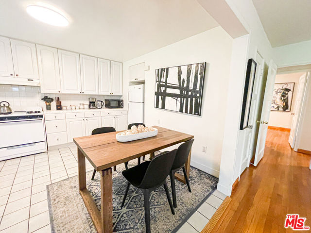 1169 Amherst Avenue, Los Angeles CA: https://media.crmls.org/mediaz/b8b731d7-dd93-4d7d-a1c0-43c53d7a7668.jpg
