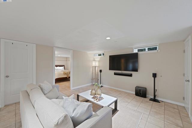 46925 Aloe Court, Fremont CA: https://media.crmls.org/mediaz/b8b7a288-7449-4e71-92bd-de0af9a09933.jpg