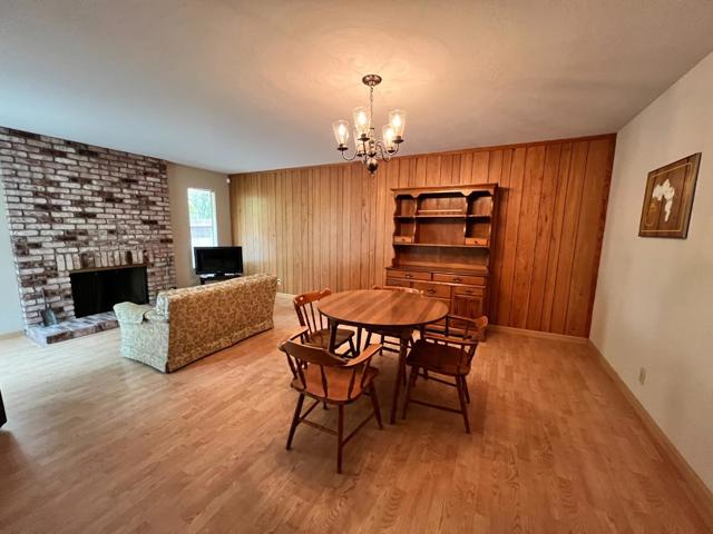 701 Christine Drive, Palo Alto CA: https://media.crmls.org/mediaz/b8b7e316-33b4-4844-a9b4-f55ca24ae84f.jpg