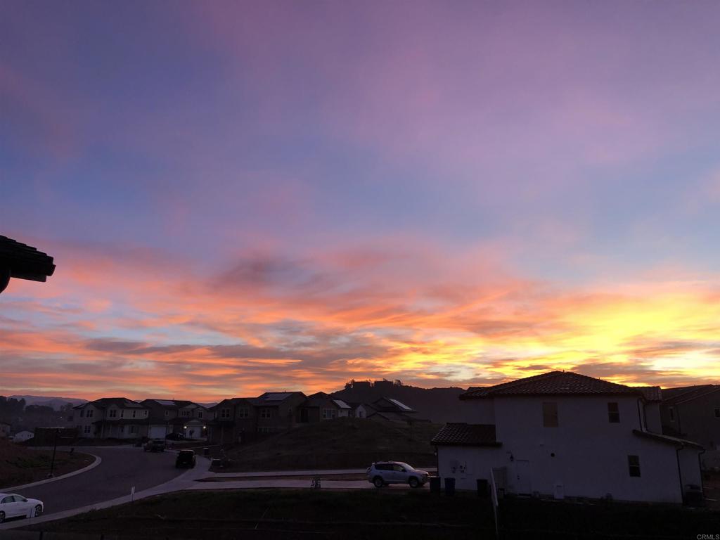 https://media.crmls.org/mediaz/b8b86e1d-abbd-44c8-b95e-61667c1a874a.jpg?preset=X-Large