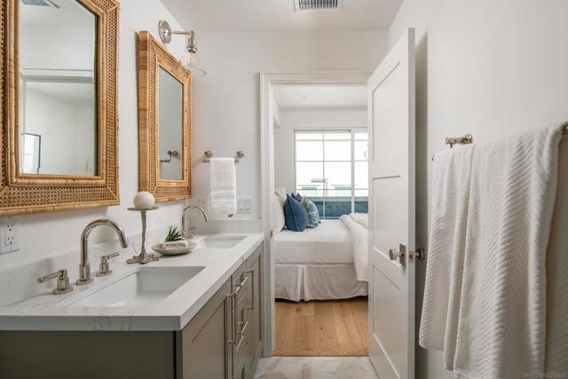 541 Orange Ave, Coronado CA: https://media.crmls.org/mediaz/b8b8a240-c828-450d-ba89-a732eca9db19.jpg