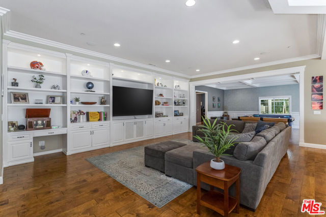 4728 Vesper Avenue, Sherman Oaks CA: https://media.crmls.org/mediaz/b8b9195e-bd5f-44e3-a200-04cfc204837a.jpg