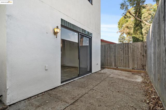 95 Mozden Ln, Pleasant Hill CA: https://media.crmls.org/mediaz/b8b99fcd-229c-4365-abb8-1be9bfa70593.jpg