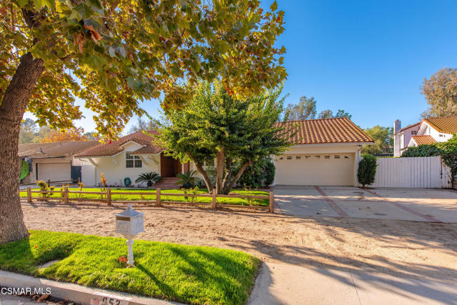 952 Carefree Drive, Simi Valley CA: https://media.crmls.org/mediaz/b8b9f24f-e2a6-4a0d-879d-7e6c3a14fecb.jpg