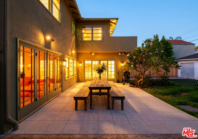 1672 Buckingham Road, Los Angeles CA: https://media.crmls.org/mediaz/b8b9f34b-c4bb-4728-90f4-230dba9aeea8.jpg