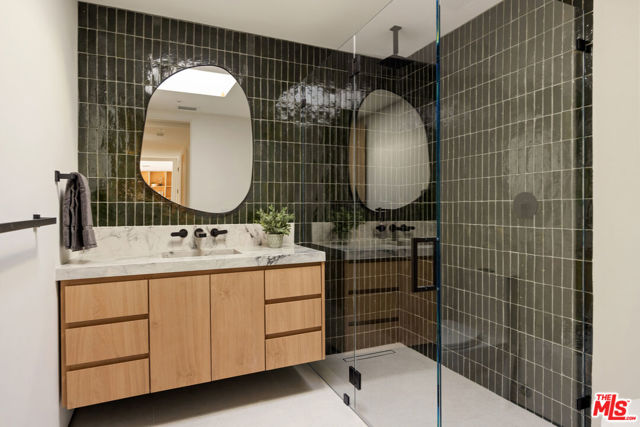 Image 23 of 32 For 483 Santiago Way