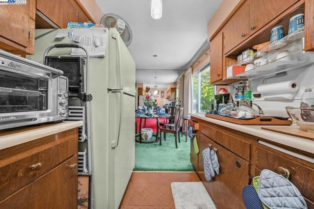 1738 7Th St, Berkeley CA: https://media.crmls.org/mediaz/b8ba3d76-9989-46c3-9cb2-e2d190ac4894.jpg