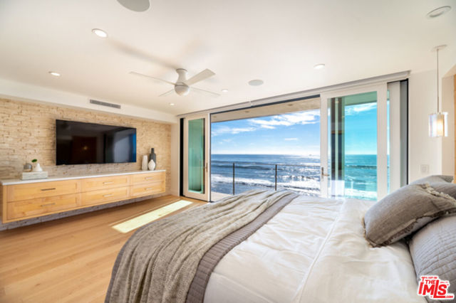 11950 BEACH CLUB Way, Malibu CA: https://media.crmls.org/mediaz/b8ba6ddf-d8f3-48f3-a258-bb03e915f649.jpg