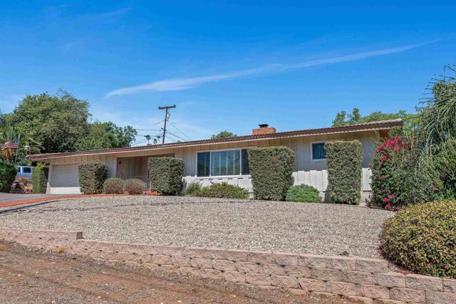 530 E 17th Ave, Escondido CA: https://media.crmls.org/mediaz/b8bb6596-971b-4955-bcf4-a7d46affebd4.jpg