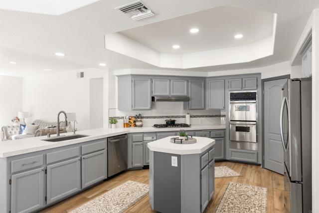 Detail Gallery Image 9 of 60 For 16883 Saint Andrews Dr, Poway,  CA 92064 - 5 Beds | 5/1 Baths