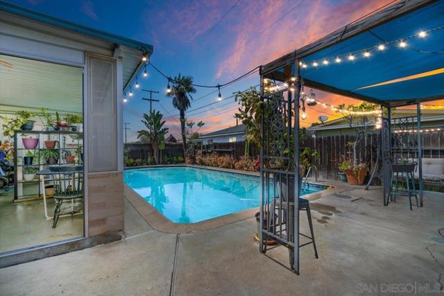 632 Sandalwood Dr, El Cajon CA: https://media.crmls.org/mediaz/b8bb7e94-07ba-421a-b737-9850c0145676.jpg