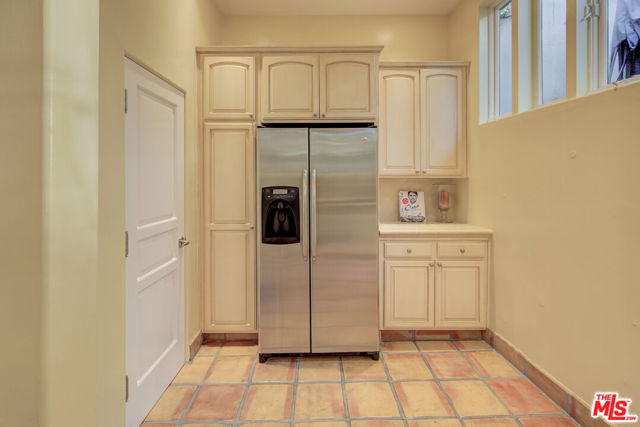 2880 NICHOLS CANYON Road, Los Angeles CA: https://media.crmls.org/mediaz/b8bc92ae-16cc-4ec9-ba6c-380ecf25bc4a.jpg
