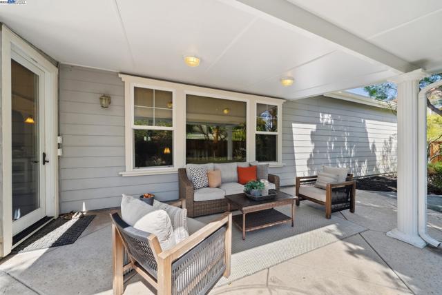 3633 Terrazzo Ct, Pleasanton CA: https://media.crmls.org/mediaz/b8bcc795-e9da-4fdb-8b2e-6ec38e12a5c4.jpg