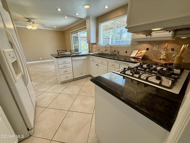 806 San Simeon Drive, Newbury Park CA: https://media.crmls.org/mediaz/b8bd0e03-1eca-47b9-ae71-2d57702ebf72.jpg
