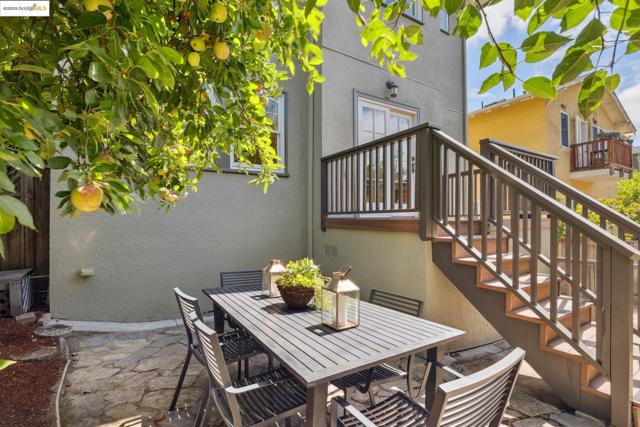 1071 Harvard Rd, Piedmont CA: https://media.crmls.org/mediaz/b8bd111f-75c5-4723-8c21-9f7d36901546.jpg