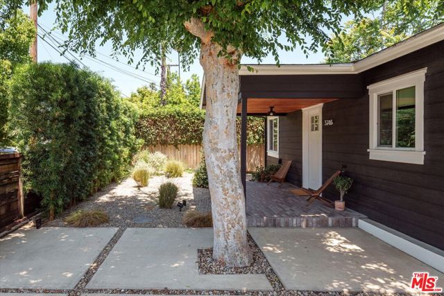 3746 Randolph Avenue, Los Angeles CA: https://media.crmls.org/mediaz/b8bd9fa4-6b62-4564-83e2-75e5dfaa5662.jpg