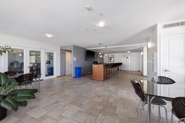 850 Beech St, San Diego CA: https://media.crmls.org/mediaz/b8bdb4f3-4588-47dc-8588-95bcdc39feaa.jpg