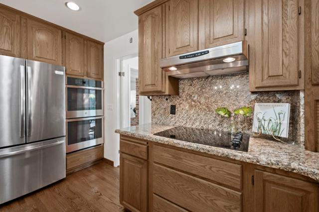 2 Corte Camellia, Millbrae CA: https://media.crmls.org/mediaz/b8bdcec4-5d91-4d2a-8fce-67907f8db47b.jpg