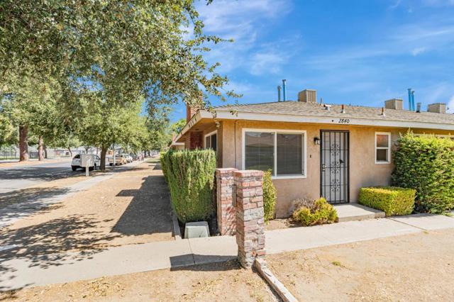 2842 N First Street, Fresno CA: https://media.crmls.org/mediaz/b8bdf2de-7043-4401-b569-29492149fb68.jpg