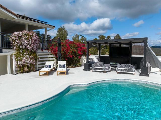 19950 Elfin Forest Ln, Escondido CA: https://media.crmls.org/mediaz/b8be1ab5-3af5-4497-b71e-665ecf5acc88.jpg