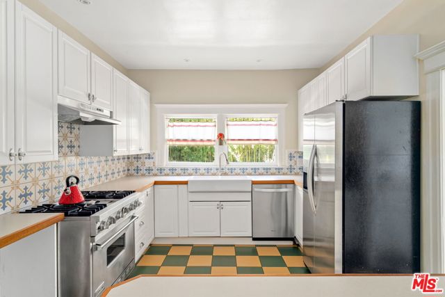 1501 S Harvard Boulevard, Los Angeles CA: https://media.crmls.org/mediaz/b8be8583-2029-4951-b6aa-a4a514859dbd.jpg