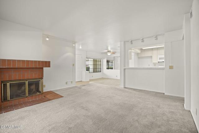 1923 Majorca Drive, Oxnard CA: https://media.crmls.org/mediaz/b8be86f9-326d-4b9b-b836-77f8f99ee34c.jpg
