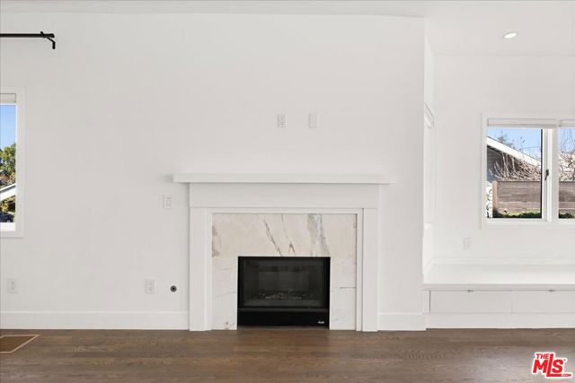4525 Melbourne Avenue, Los Angeles CA: https://media.crmls.org/mediaz/b8bedbda-065e-46e4-9353-2d6603b96d2e.jpg