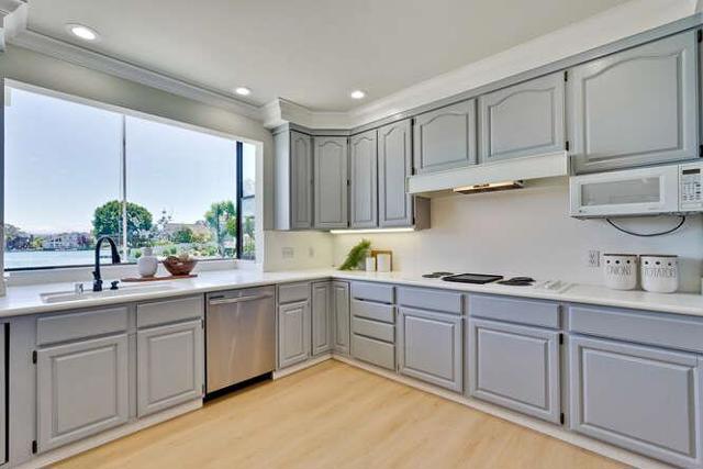 998 Flying Fish Street, Foster City CA: https://media.crmls.org/mediaz/b8beeb1e-470d-4591-acba-3a6283bf20bc.jpg