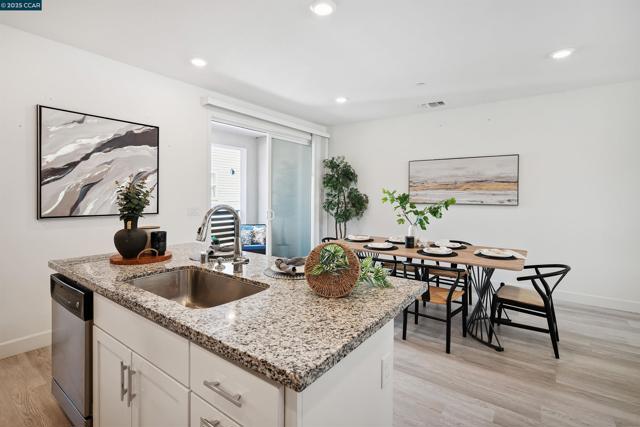92 Zenith Cmn, Fremont CA: https://media.crmls.org/mediaz/b8c05550-c002-412f-9c1d-05412dcf11c1.jpg