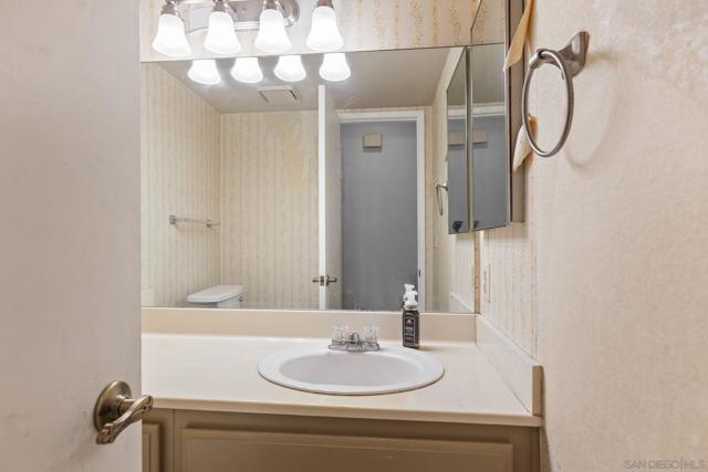 427 Conifer Glen, Escondido CA: https://media.crmls.org/mediaz/b8c091c4-f0f7-448a-9dc9-37e1b726635d.jpg