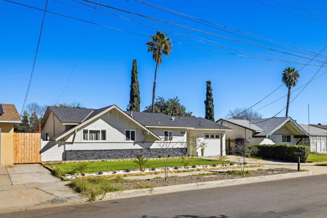 Detail Gallery Image 4 of 41 For 704 Aster St, Escondido,  CA 92027 - 4 Beds | 2 Baths