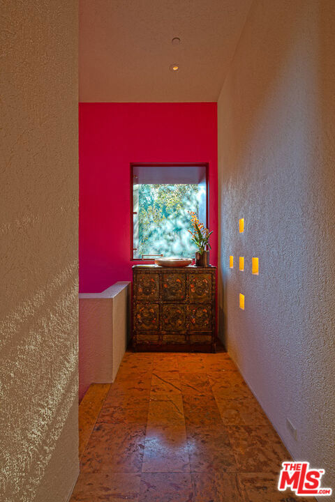470 Layton Way, Los Angeles CA: https://media.crmls.org/mediaz/b8c0b07a-2cc9-4a6e-863e-118b05489d6b.jpg