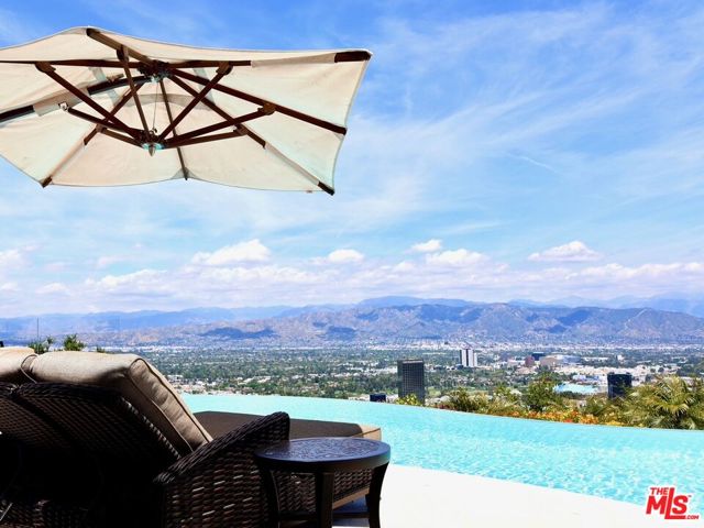 7833 Torreyson Drive, Los Angeles CA: https://media.crmls.org/mediaz/b8c167b4-1042-4091-a2b7-bae4bcc129b7.jpg