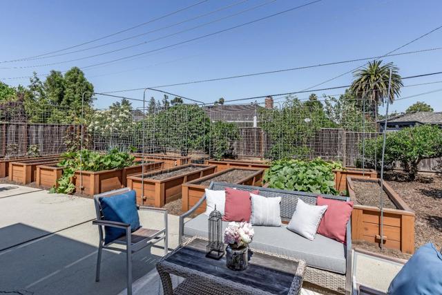 12457 BROOKGLEN Drive, Saratoga CA: https://media.crmls.org/mediaz/b8c1c993-2767-496f-a539-6063fe9fddf2.jpg