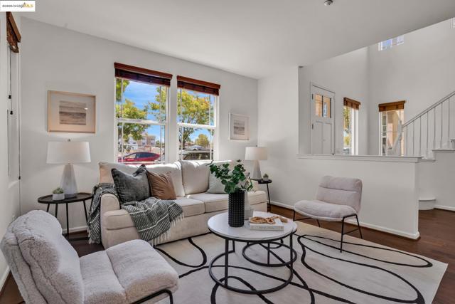 1623 Fortmann Way, Alameda CA: https://media.crmls.org/mediaz/b8c20b08-8b9b-4f44-857a-fb3b0bb6ae39.jpg