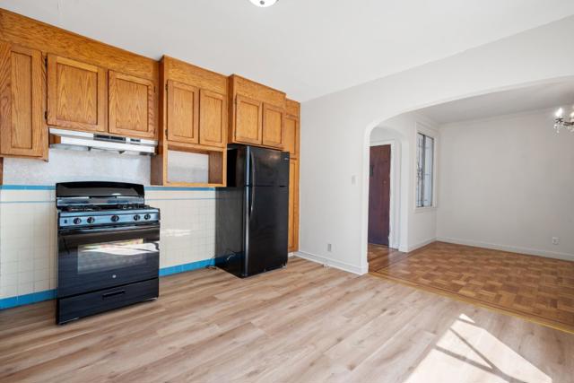 1615 La Salle Avenue, San Francisco CA: https://media.crmls.org/mediaz/b8c2431e-9b9b-4b45-96d0-a15c1e7fde5d.jpg
