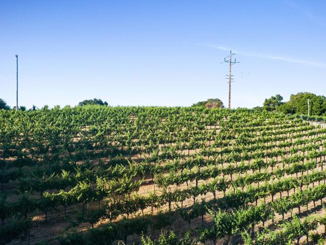 15060 Montebello Road, Cupertino CA: https://media.crmls.org/mediaz/b8c25b86-88c2-404e-bf7e-674c845c877a.jpg