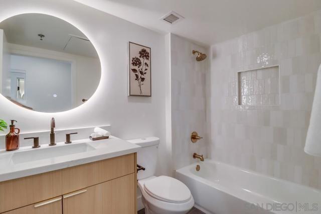 425 W W Beech St, San Diego CA: https://media.crmls.org/mediaz/b8c2c9ba-8135-47a4-96fd-bc1079f0bb30.jpg