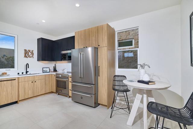 Detail Gallery Image 15 of 30 For 3901 Haines, San Diego,  CA 92109 - 5 Beds | 5 Baths