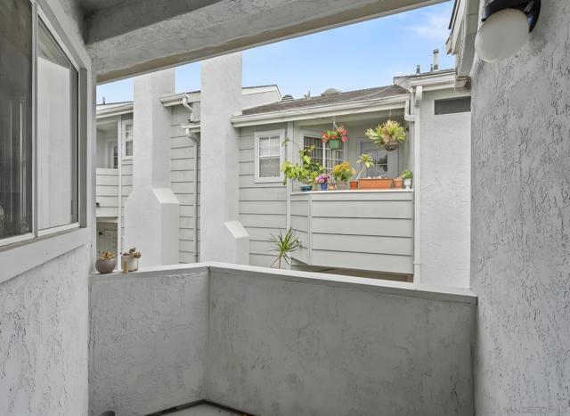976 Sapphire Street, Pacific Beach (San Diego) CA: https://media.crmls.org/mediaz/b8c3e56a-03fb-4cf4-b9a4-e9efb72bcb30.jpg