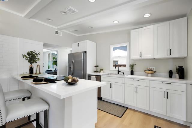 30566 Prestwick Ave, Hayward CA: https://media.crmls.org/mediaz/b8c3fec2-f227-4159-8857-8316b5126517.jpg