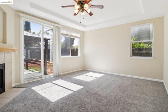 1838 Buck Mountain Ct, Antioch CA: https://media.crmls.org/mediaz/b8c3ff70-ee93-40c1-9bd0-ca450622e1e7.jpg