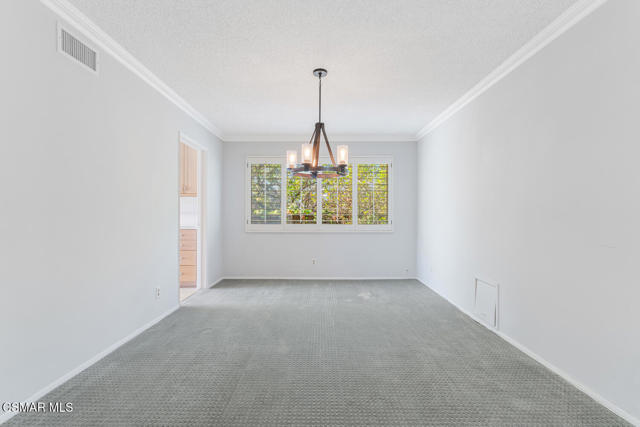 18854 Edleen Drive, Tarzana CA: https://media.crmls.org/mediaz/b8c48d28-75bf-4c27-9457-2c4c18595e5c.jpg