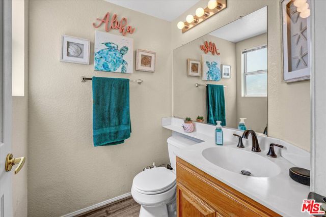27632 Kevin Place, Santa Clarita CA: https://media.crmls.org/mediaz/b8c4b6fa-6ce4-430f-8cf4-8df3a0f07c83.jpg