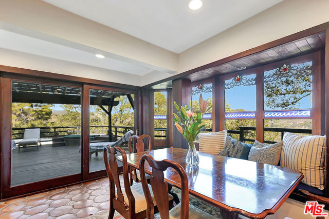 19805 Valley View Drive, Topanga CA: https://media.crmls.org/mediaz/b8c50f28-a26a-4c7a-be9c-1c18b845ad71.jpg