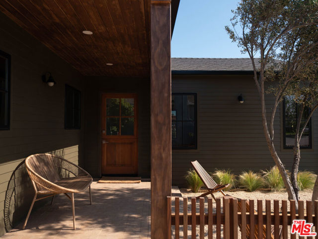 7907 Croydon Avenue, Los Angeles CA: https://media.crmls.org/mediaz/b8c5147e-9505-48ec-b74c-1a2168727935.jpg